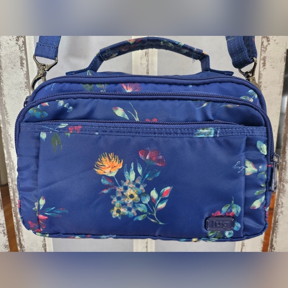 Lug Scoop In Bouquet Blue With NWT Heart Pouch - Picture 2 of 13